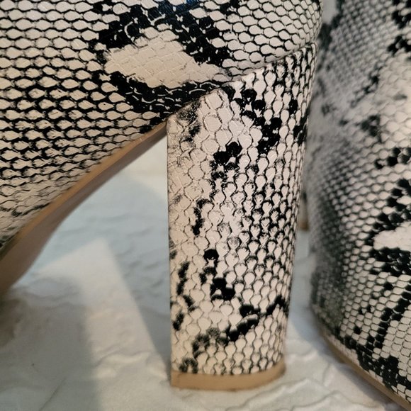 PrettyLittleThing Snake Print Ankle Boots - Picture 6 of 11